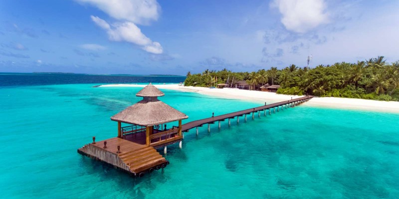The welcome jetty at Reethi Beach Resort
