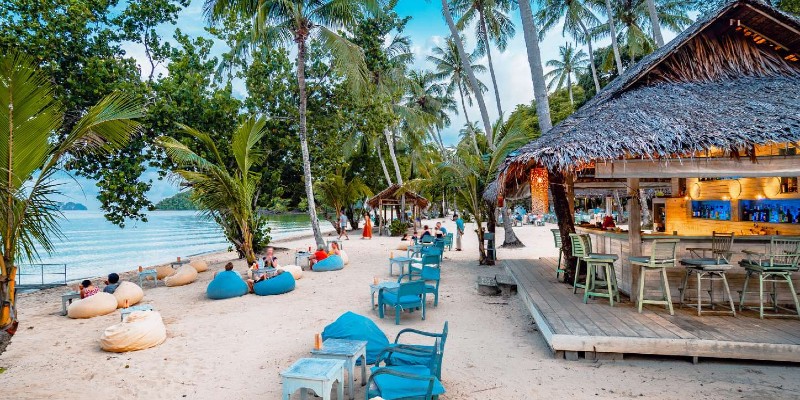 Sundowners Bar at Paradise Koh Yao Resort