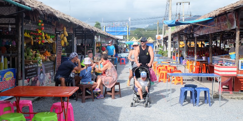 Take a stroll through Bang Niang market