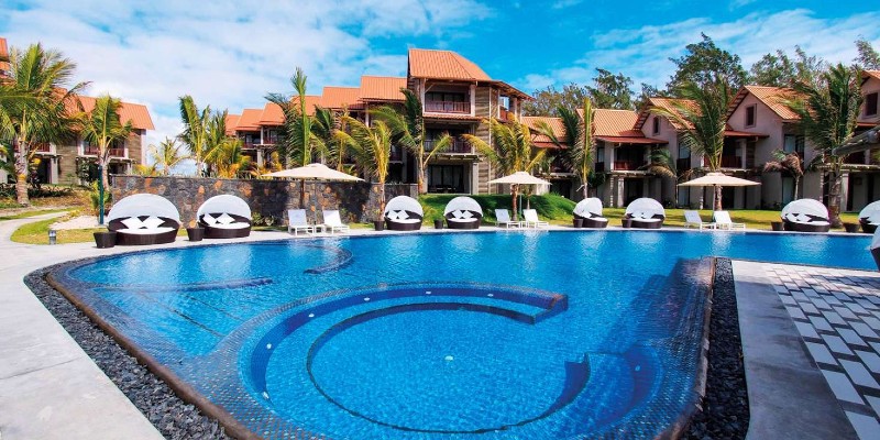 The main pool at Maritim Crystals Beach Hotel, Mauritius