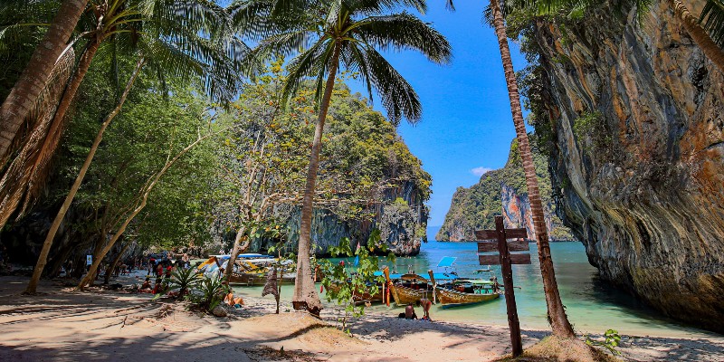 Visit the beaches of Phuket on a budget